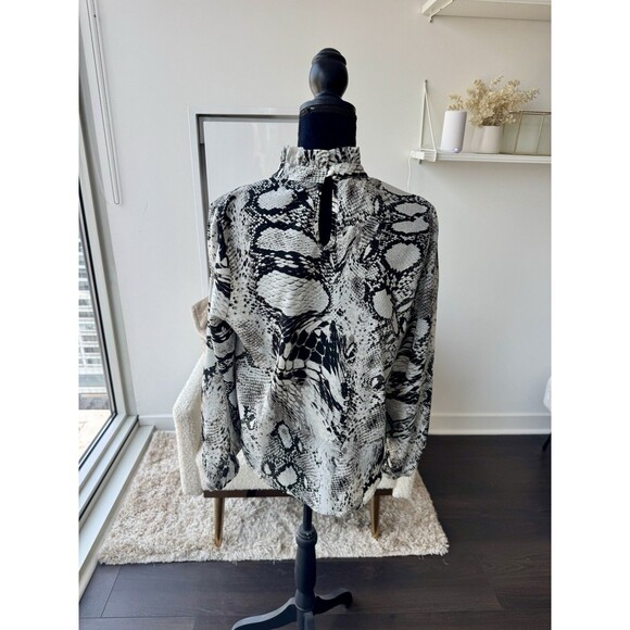 Shein Black White Mock Neck Snake Print Long Sleeve Blouse Size Large - Picture 3 of 4